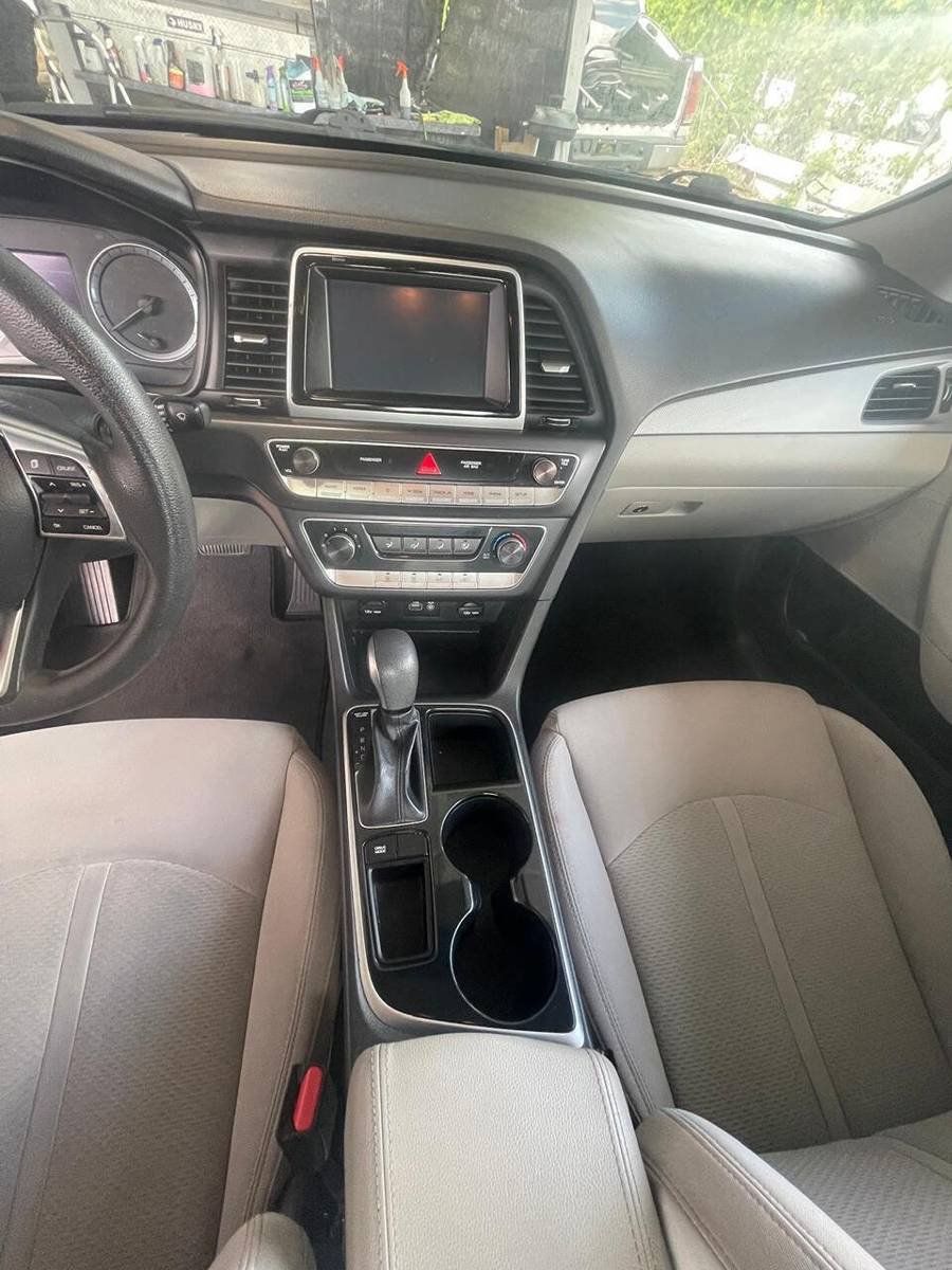 Used 2018 Hyundai Sonata SE w/ Cargo Package FWD image 13