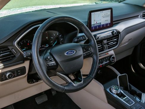 Used 2020 Ford Escape SEL image 10