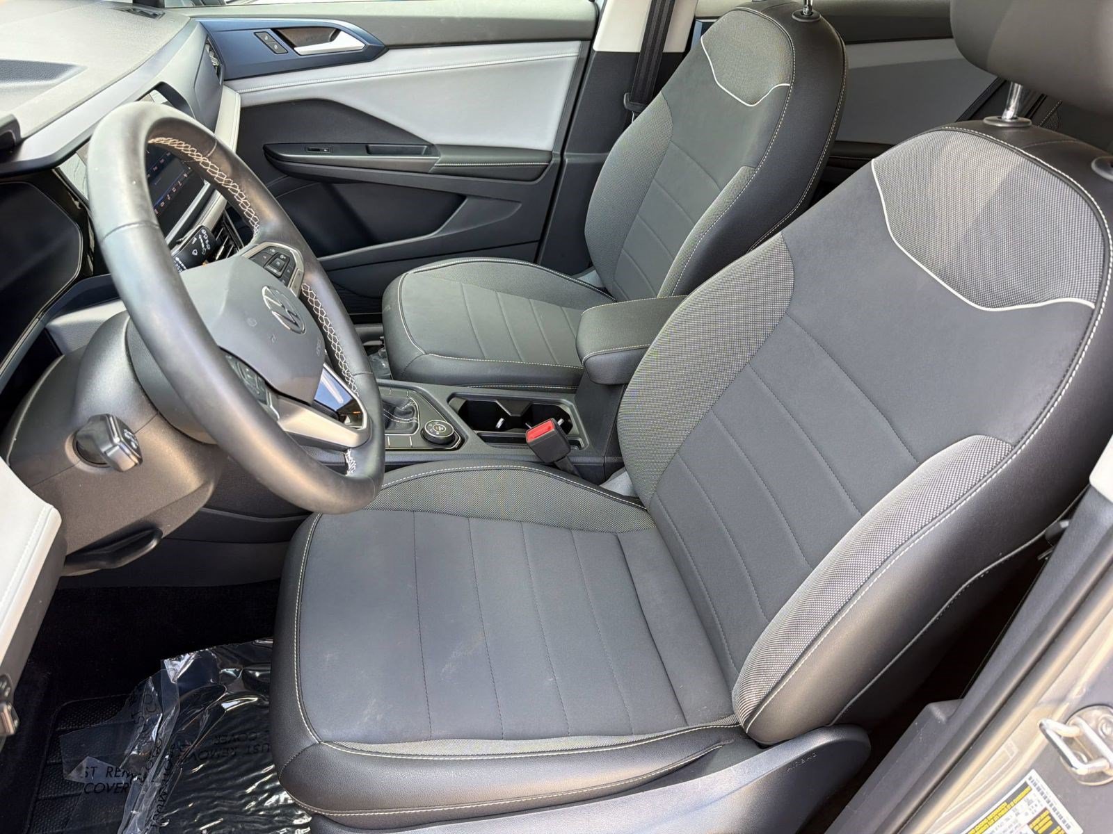 Used 2024 Volkswagen Taos SE AWD/4WD image 5