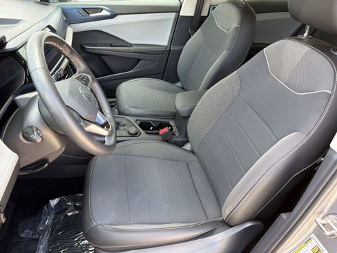 Used 2024 Volkswagen Taos SE AWD/4WD image 5