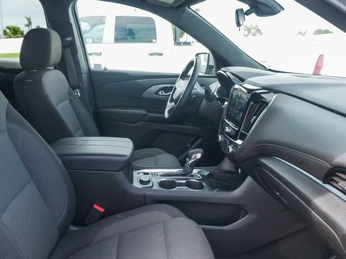 Used 2023 Chevrolet Traverse LT FWD image 17