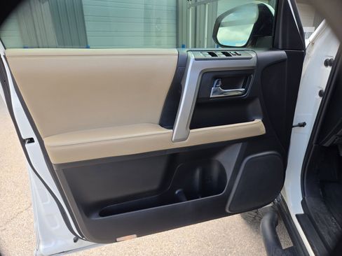 Used 2020 Toyota 4Runner SR5 Premium w/ Moonroof Package RWD image 12