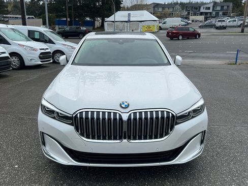 Used 2022 BMW 740i image 2