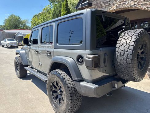 Used 2019 Jeep Wrangler Unlimited Sport S AWD/4WD image 3