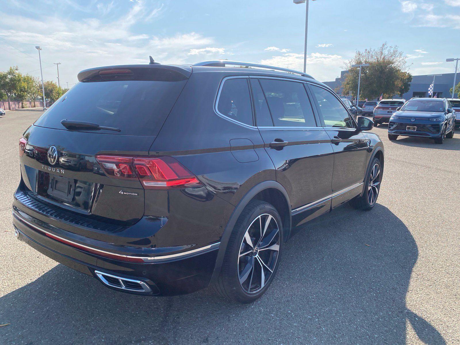 Used 2024 Volkswagen Tiguan SEL R-Line AWD/4WD image 5