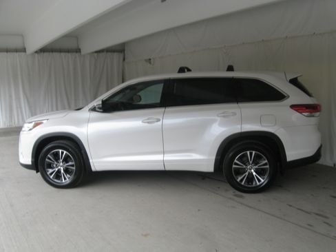 Used 2018 Toyota Highlander Plus image 24