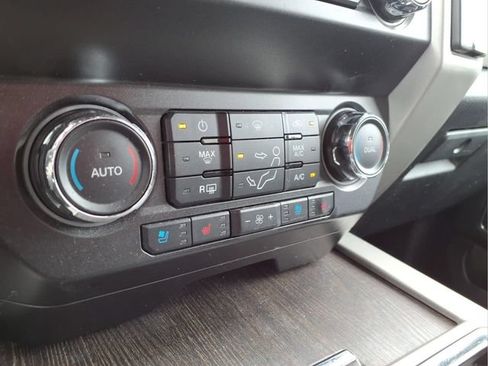 Used 2021 Ford F250 Lariat w/ Lariat Value Package AWD/4WD image 6
