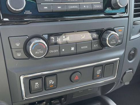 Used 2024 Nissan Titan SV w/ SV Convenience Package image 27