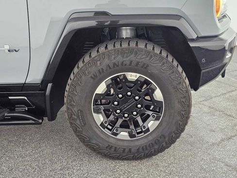Used 2025 GMC Hummer EV 3X w/ Extreme Off-Road Package image 9