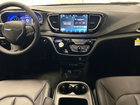 New 2026 Chrysler Pacifica Select image 13