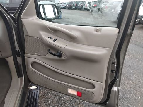 Used 2001 Ford Expedition XLT image 14