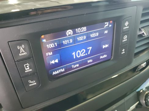 Used 2017 Chrysler Pacifica LX FWD image 26