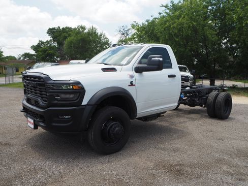 New 2025 RAM 4500 Tradesman image 2