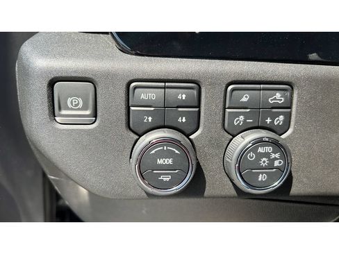 Certified 2023 Chevrolet Silverado 1500 LTZ AWD/4WD image 23