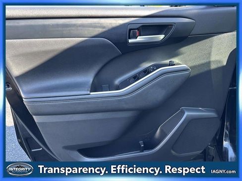 Certified 2023 Toyota Highlander XLE image 22