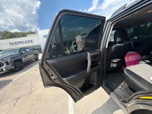 Used 2020 Toyota 4Runner SR5 AWD/4WD image 30