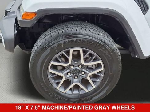 Used 2026 Jeep Wrangler Unlimited Sahara AWD/4WD image 12