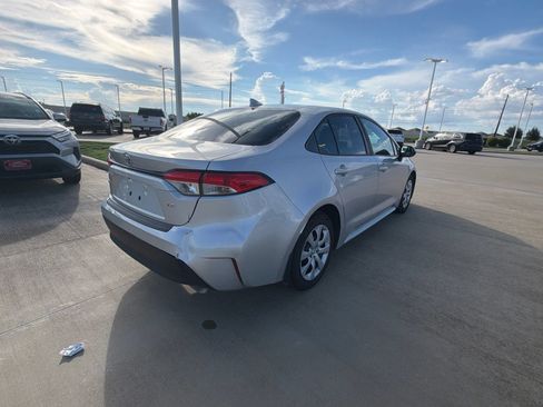 Used 2024 Toyota Corolla LE FWD image 3