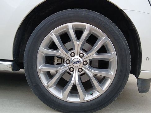 Used 2019 Ford Expedition Platinum image 5