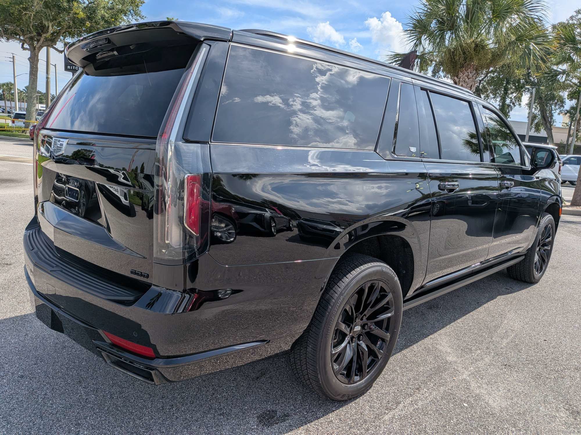 Used 2023 Cadillac Escalade ESV Sport Platinum w/ LPO, ONYX Package RWD image 4