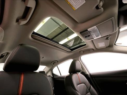 New 2025 Nissan Sentra SR w/ SR Premium Package image 31