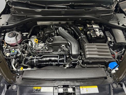 Used 2025 Volkswagen Jetta SE image 38