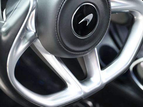 Used 2021 McLaren GT RWD image 31