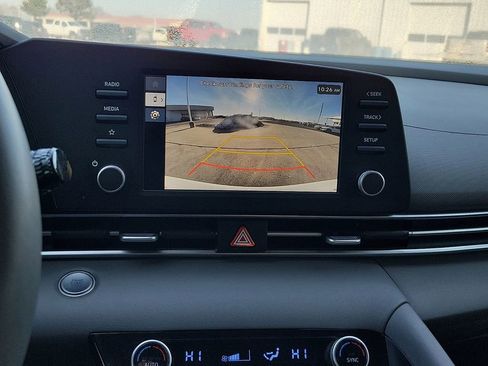 Used 2025 Hyundai Elantra Sport image 16