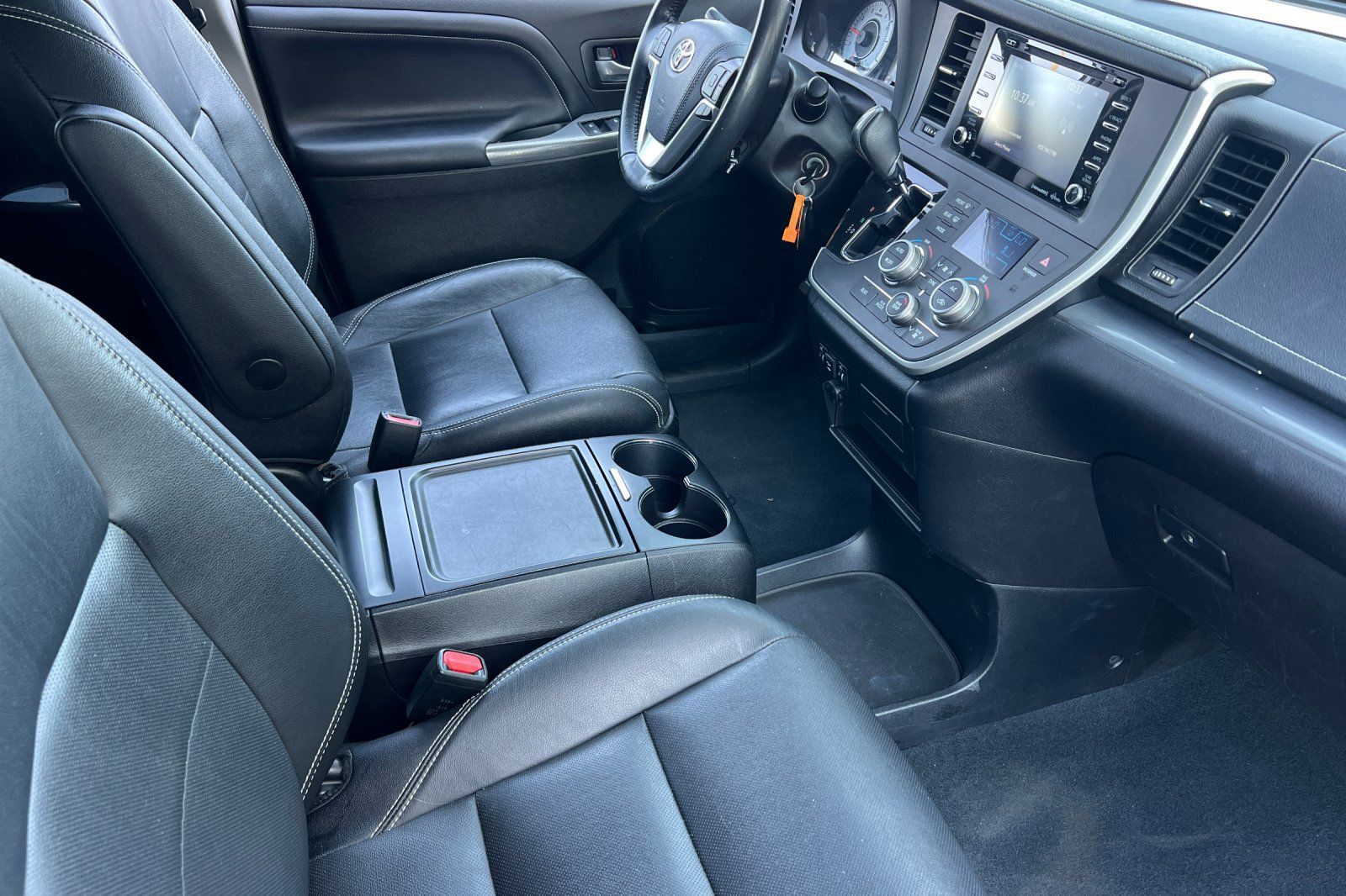 Used 2020 Toyota Sienna SE w/ Carpet Mat Package FWD image 17