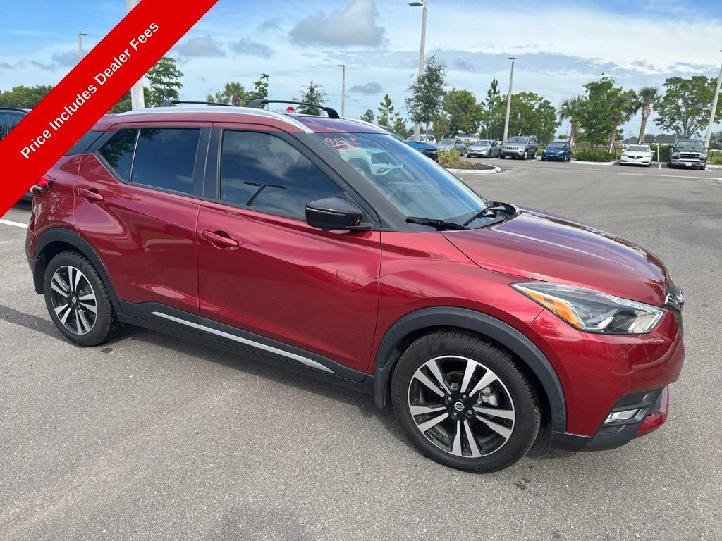 Used 2020 Nissan Kicks SR w/ SR Premium Package FWD image 3