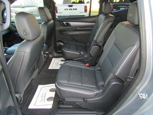 Used 2025 Buick Enclave Sport Touring image 14