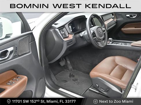 Used 2023 Volvo XC60 T8 Plus image 10