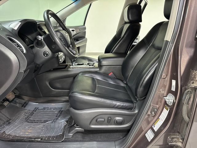 Used 2015 Nissan Pathfinder Platinum w/ Family Entertainment Package FWD image 17