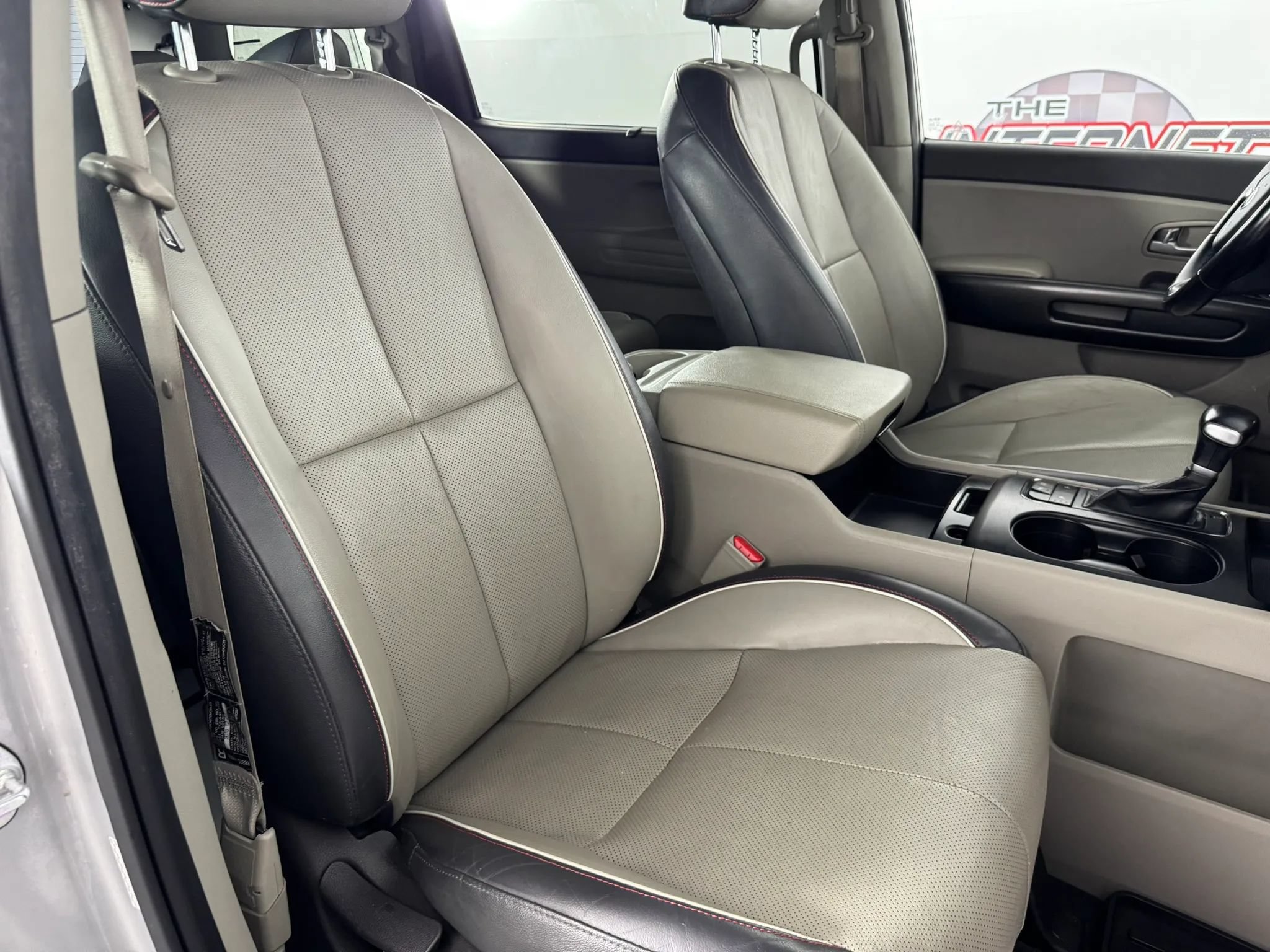 Used 2017 Kia Sedona LX w/ LX Essentials Premium Package FWD image 34