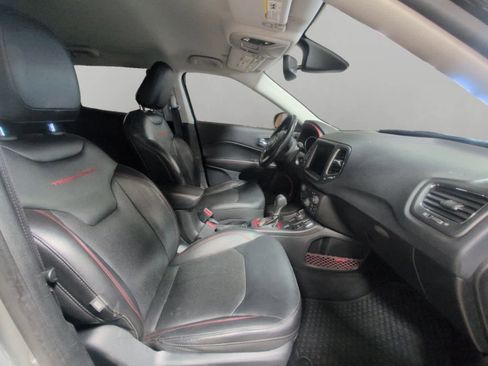 Used 2019 Jeep Compass Trailhawk w/ Leather Interior Group AWD/4WD image 15