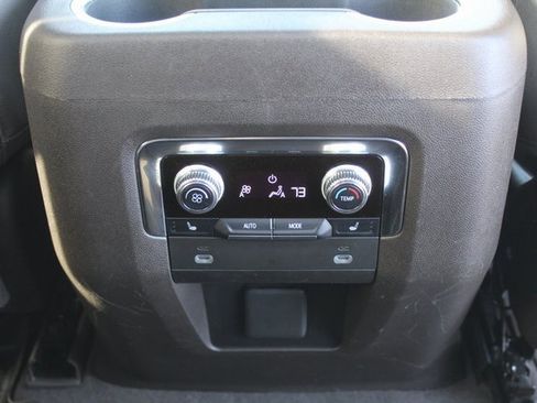 Used 2023 GMC Yukon SLT w/ SLT Luxury Package image 23