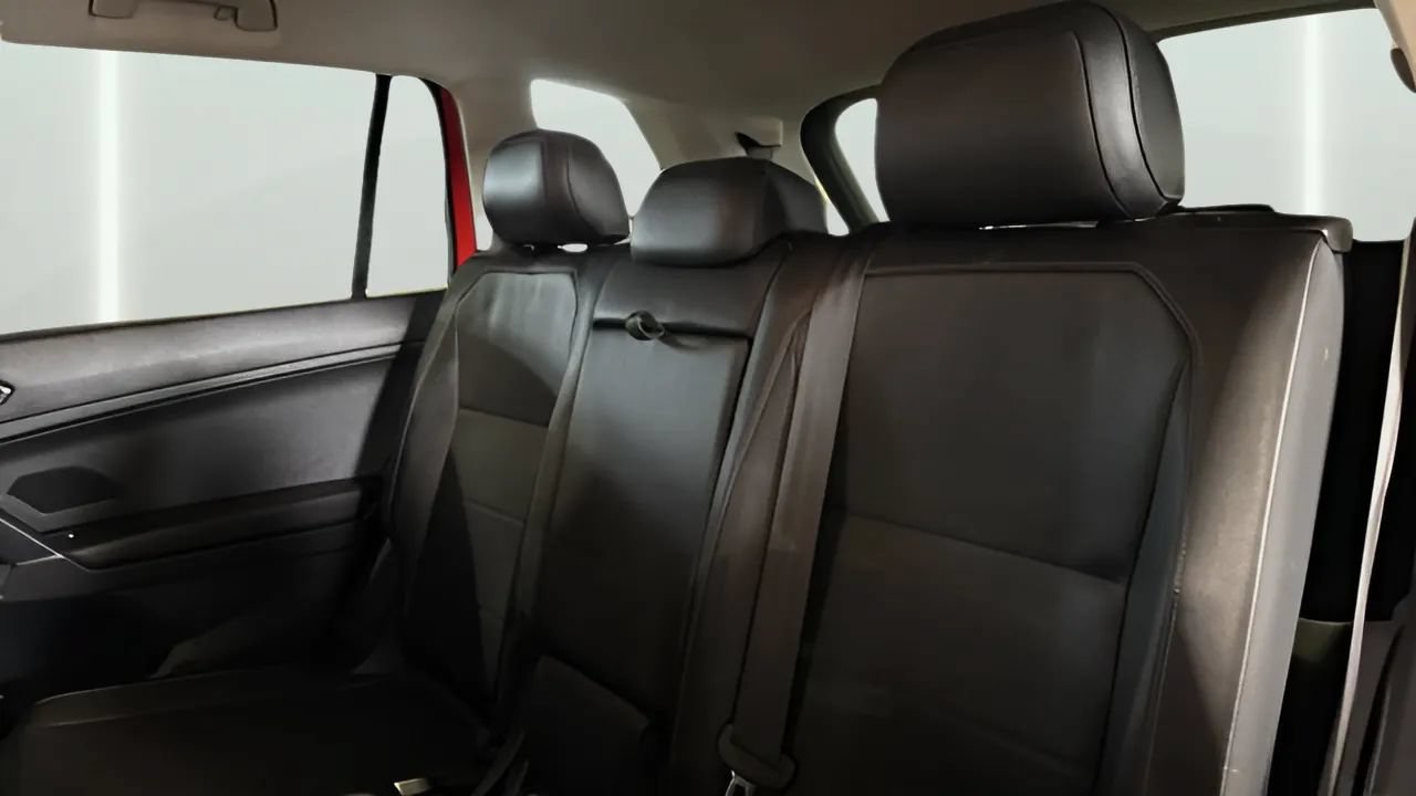 Used 2018 Volkswagen Tiguan SEL FWD image 17