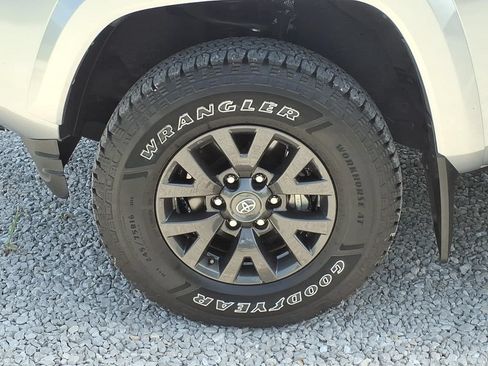 Used 2021 Toyota Tacoma SR5 RWD image 15