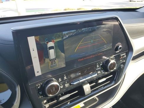 Used 2023 Toyota Highlander Platinum image 22
