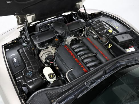 Used 1999 Chevrolet Corvette Convertible w/ Performance Handling Pkg RWD image 5