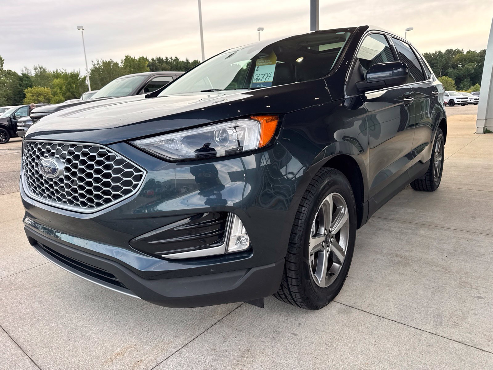 Certified 2024 Ford Edge SEL w/ Convenience Package AWD/4WD image 3