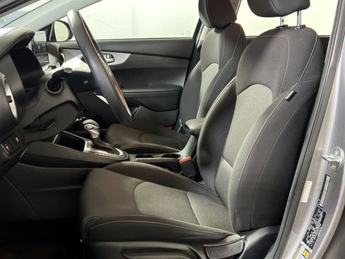 Used 2023 Kia Forte LXS image 11