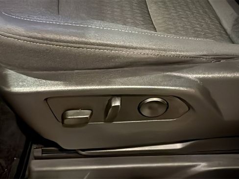 Used 2022 Chevrolet Silverado 1500 LT image 22