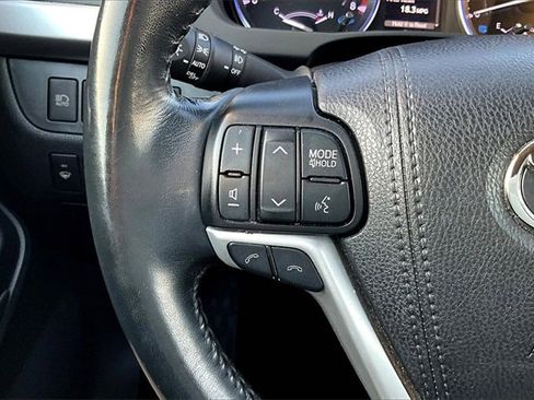 Used 2019 Toyota Highlander XLE image 13