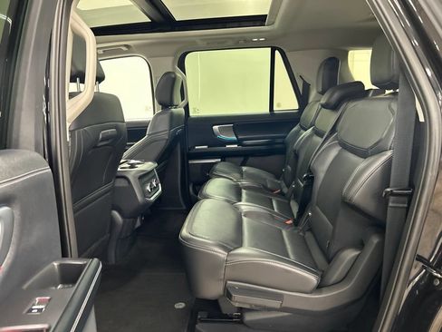 Used 2025 Ford Expedition Max Platinum AWD/4WD image 27
