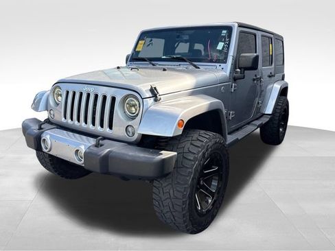 Used 2018 Jeep Wrangler Unlimited Sahara AWD/4WD image 5