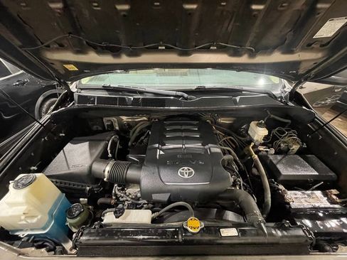 Used 2012 Toyota Tundra 4x4 Double Cab w/ Tow Pkg image 7