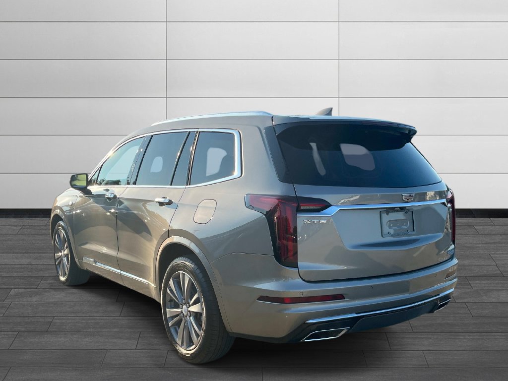 Used 2022 Cadillac XT6 Premium Luxury FWD image 3