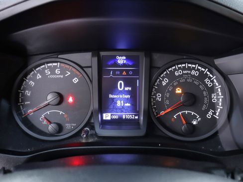 Used 2018 Toyota Tacoma SR image 11