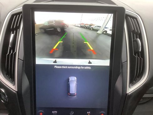 Used 2022 Ford Edge SEL image 17